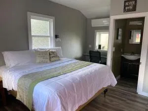 Murphys Law Inn 1 - Round Top