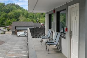 Standard Double Room room in Gatlinburg Mountain Inn