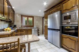 One of the most loved villa 500m from the beach by Renthousing