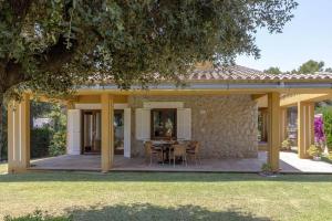 One of the most loved villa 500m from the beach by Renthousing