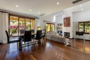 One of the most loved villa 500m from the beach by Renthousing