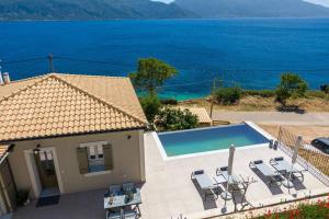 Luxury Seafront Villa Liberty with pool in Fiskardo