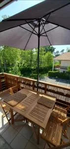 Appartement 2 chambres Balcon Parking privé Centre Village - Miqueou