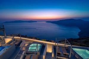 Gizis Exclusive Santorini Greece