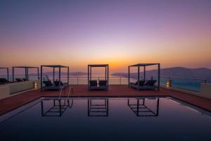 Gizis Exclusive Santorini Greece