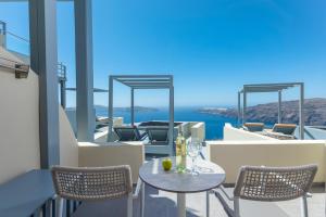 Gizis Exclusive Santorini Greece