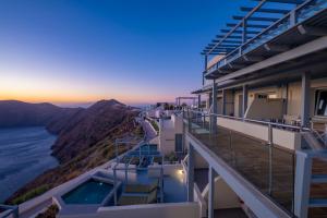 Gizis Exclusive Santorini Greece