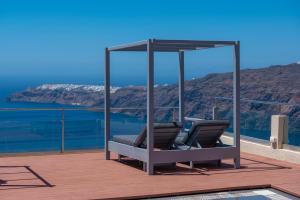 Gizis Exclusive Santorini Greece