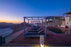 Gizis Exclusive Santorini Greece