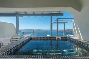 Gizis Exclusive Santorini Greece