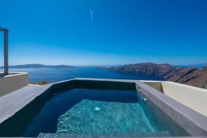 Gizis Exclusive Santorini Greece