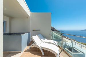 Gizis Exclusive Santorini Greece