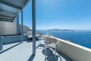 Gizis Exclusive Santorini Greece