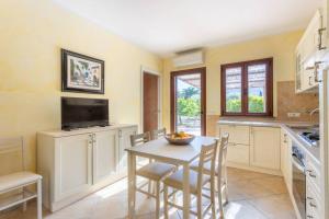 A charming country cottage + bikes and kayaks img13