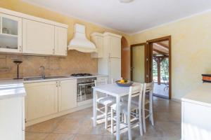 A charming country cottage + bikes and kayaks img19