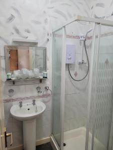 Tamarind Cove & Barrons Hotel