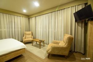 SAHATI Hotel & Restaurant