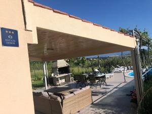 Holiday Home Rupotina with a large yard, pool and a beautiful view 