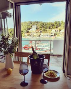 Xaradiotis House - A modern home away from home