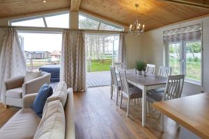 Host & Stay - Salt & Seaweed