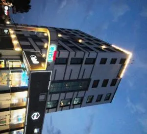 Hotel Orbit - Manī Mājra