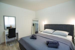 Too Sweet Apartment 1