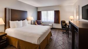 King Room - Non Smoking room in Best Western Plus Longbranch Hotel & Convention Center