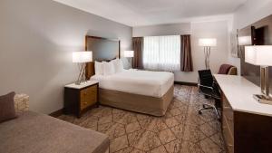 Queen Room with Pool View - Non smoking room in Best Western Plus Longbranch Hotel & Convention Center
