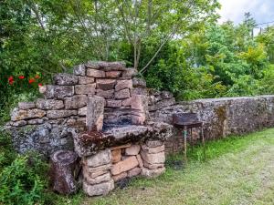 Two-Bedroom Holiday Home room in Traditional Holiday Home in Vers-Pont-du-Gard with Garden