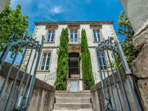 Manor house near Canal du Midi with pool