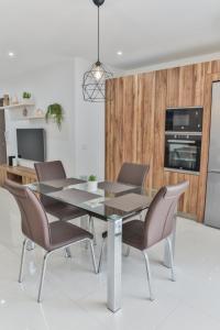 Apartment 5 Ashville Court