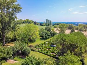 Villas Manoir Historique avec piscine et grand jardin a la francaise : photos des chambres