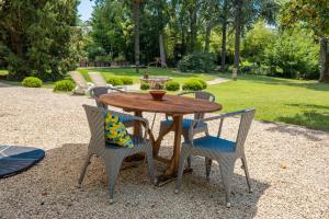 Villas Manoir Historique avec piscine et grand jardin a la francaise : photos des chambres