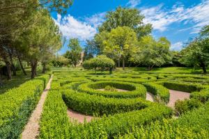 Villas Manoir Historique avec piscine et grand jardin a la francaise : photos des chambres