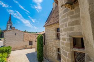 Villas Manoir Historique avec piscine et grand jardin a la francaise : photos des chambres