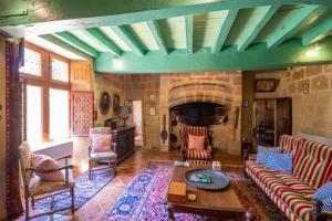 Villas Manoir Historique avec piscine et grand jardin a la francaise : photos des chambres