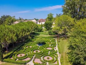 Villas Manoir Historique avec piscine et grand jardin a la francaise : photos des chambres