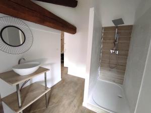 Maisons de vacances Appartement Theize - Les meubles des Pierres Dorees : photos des chambres