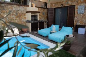 Dandy Villas Nea Roda - Melodic Waves - Private - Pool - Parking - Cellar