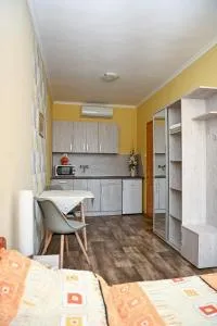 安吉拉旅馆 - 陶尔曹尔