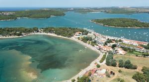 Medulin rooms with terrace, air conditioning (3488-5)