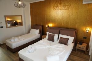 Hotel Monaco & Garden