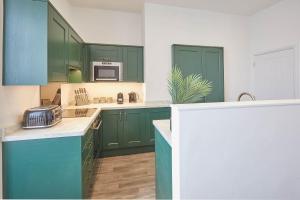 Host & Stay - Beach View