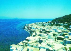 Haritos Hotel - Geothermal Hot Swimming Pool Nisyros Greece