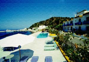 Haritos Hotel - Geothermal Hot Swimming Pool Nisyros Greece