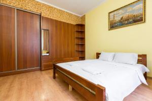 Квартира в центрі подобово на вулиці Коперника 26 біля Палацу Мистецтв