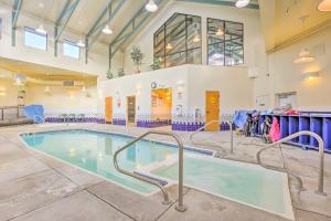 Cozy Silverthorne Condo Ski, Hike and Golf Nearby!