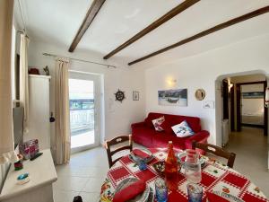 Holidaycasa Mike - Con terrazzo vista mare