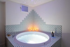 Suite with Hot Tub room in Hotel Nice