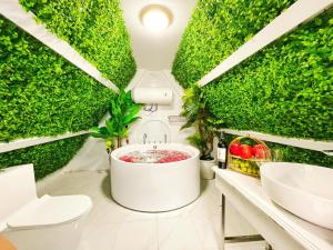 Kings Hotel Văn Quán